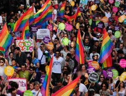 تظاهرات بزرگ همجنس بازان در کشوری اسلامی؟!