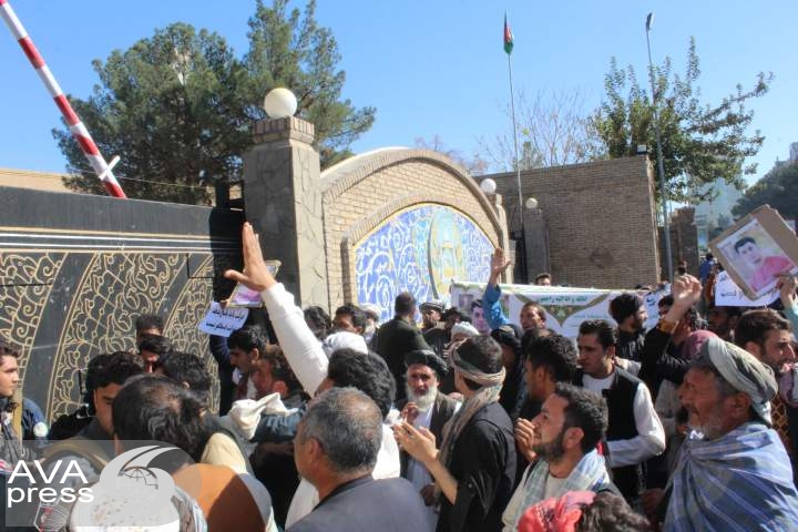 اعتراض شهروندان هراتی به افزایش ناامنی‌ها/ معترضین: مسئولین باید امنیت مردم را تامین کنند